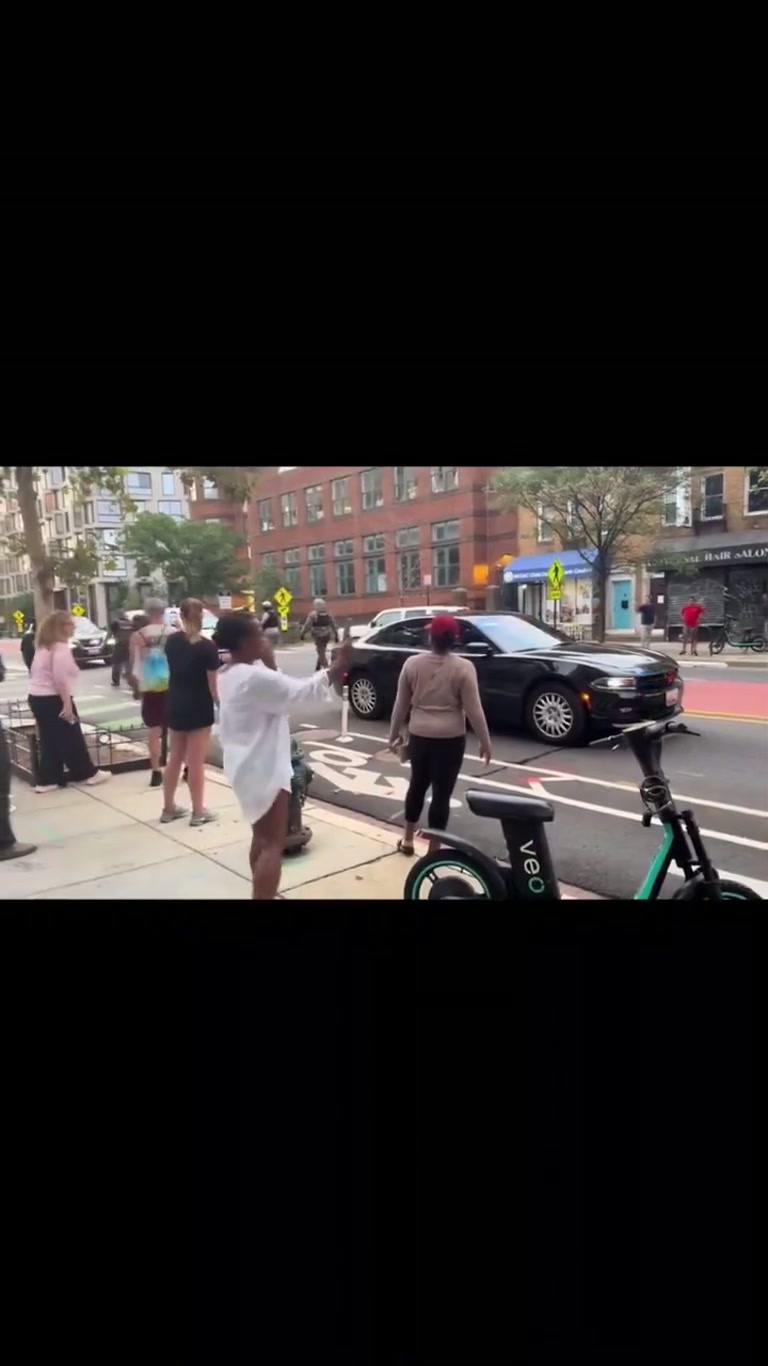 Washington D.C. Resident Blocks Federal Vehicles as Morning Tensions Boil Over
